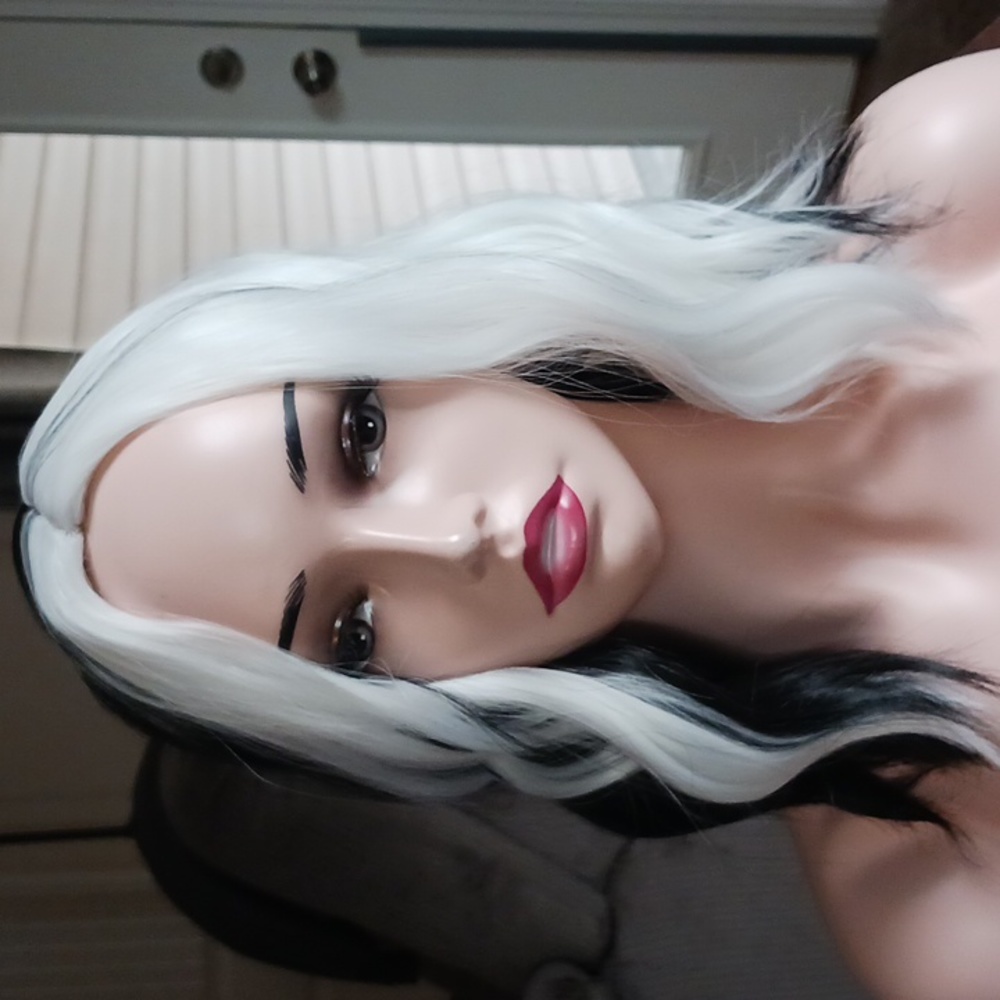 Short 2 toned wig